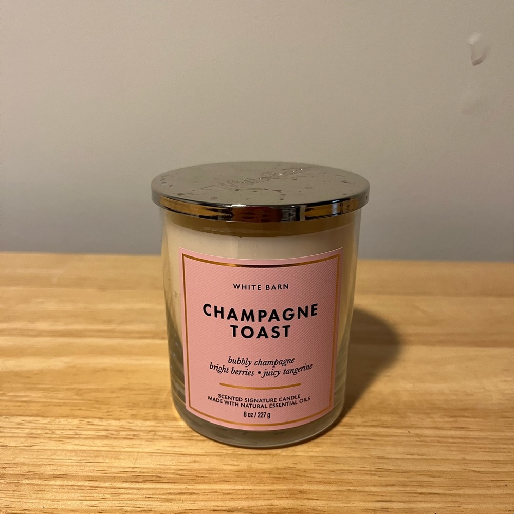 White Barn 8oz Champagne toast candle never used